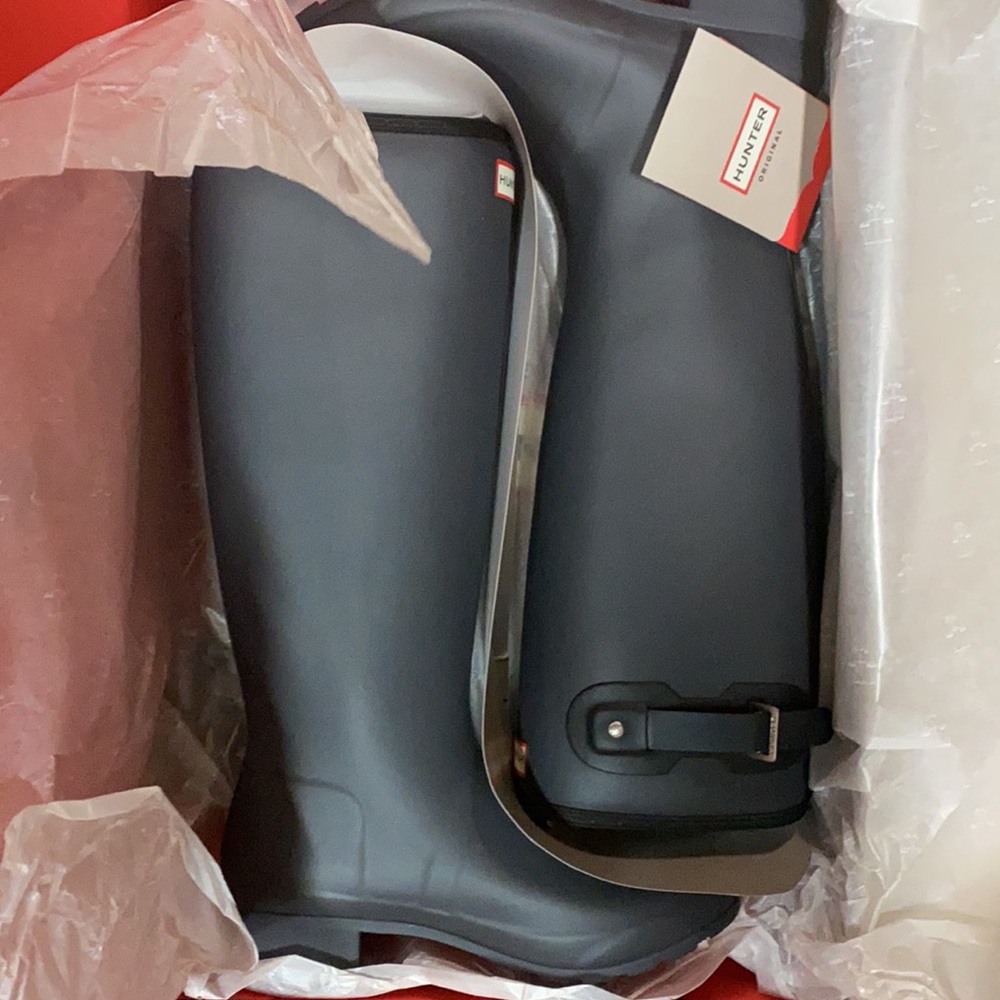 Brand new Hunter original tour boots size 9 in Luna/ black